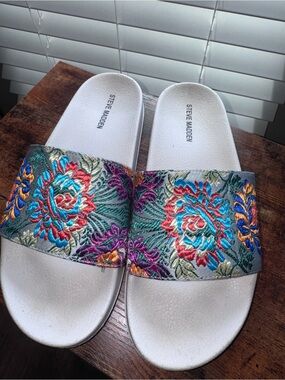 Steve Madden White Slide Sandals with Colorful Embroidered Floral Strap